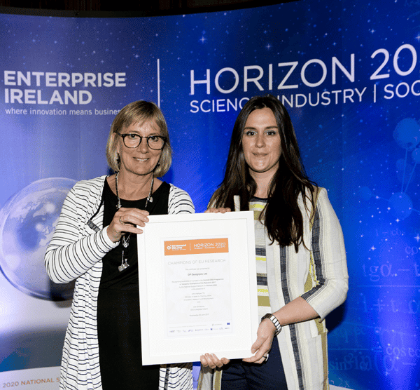 roisin mccormack recieving award for renewable project