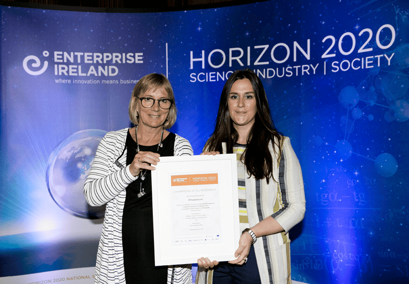 roisin mccormack recieving award for renewable project